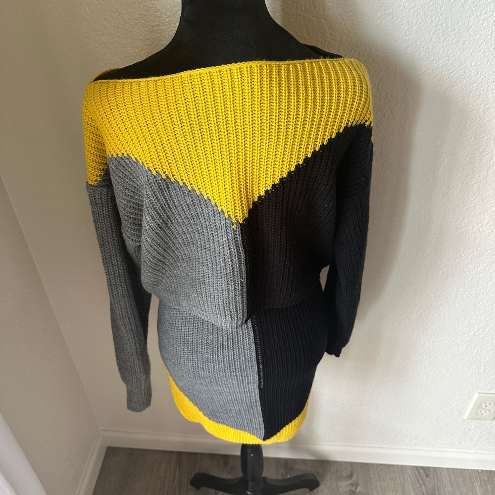 Sweater and Skirt Set - Picture 5 of 5